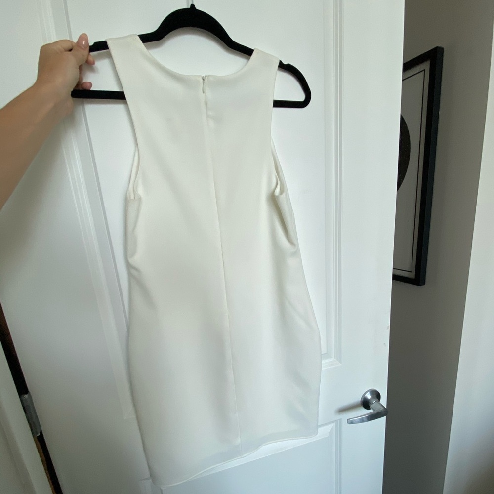 White dress - Picture 4 of 5